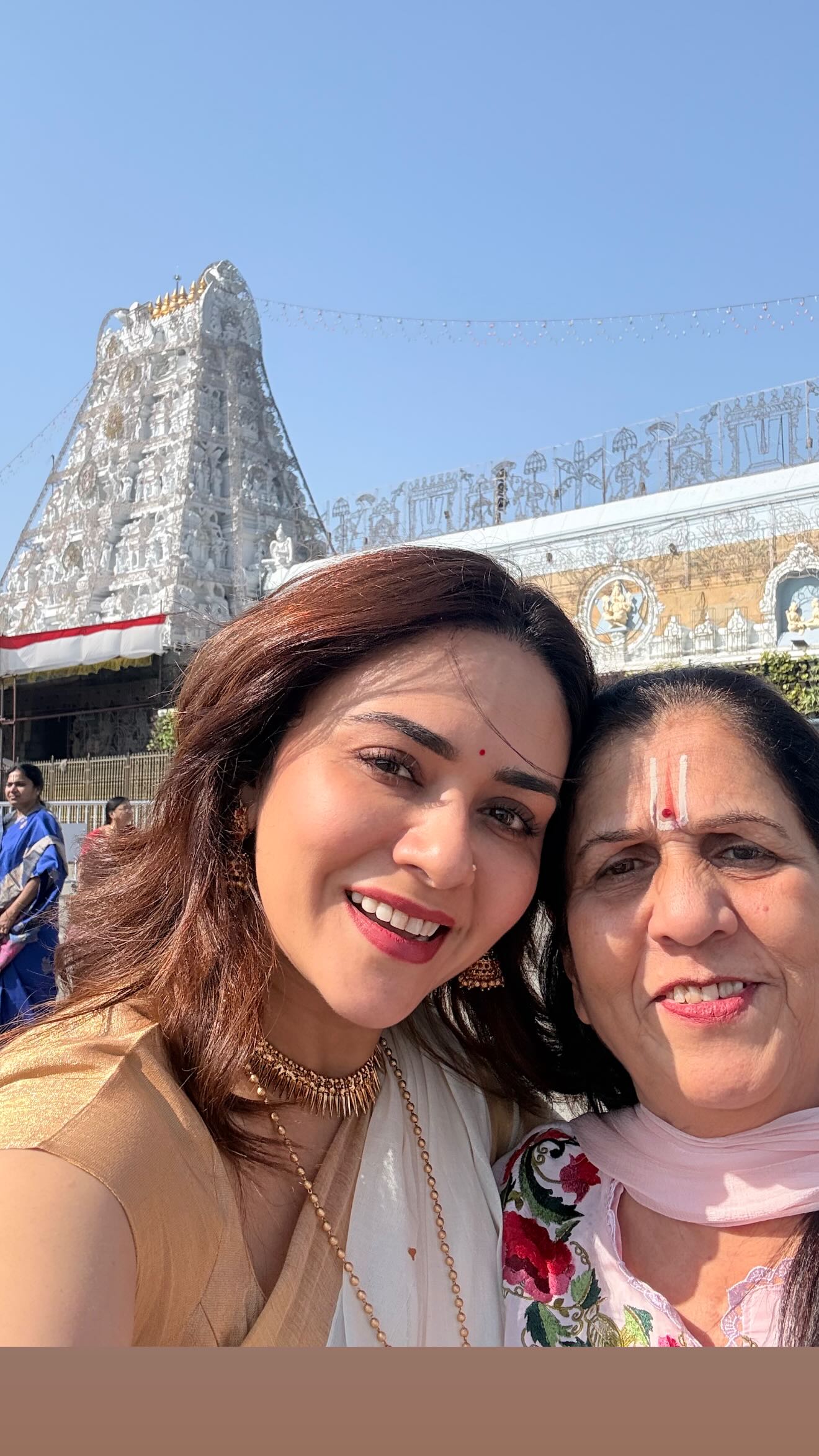 amruta khanvilkar titupati balaji photo