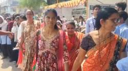 Video : बंडू धोतरे यांचा नऊ दिवसांपासून अन्नत्याग: सत्याग्रहाच्या समर्थनार्थ चंद्रपूरकरांची ‘मानवी साखळी’, सरकारविरोधात रोष…