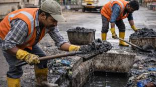 BMC Mumbai drainage cleaning work update | मुंबई नालेसफाई कामाचा आढावा | Brihanmumbai Municipal Corporation Nalesafai contractors crisis | मिठी नदी स्वच्छता आणि नालेसफाई