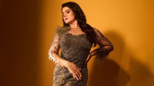 bollywood actress zarine khan reveals her struggles with bold scenes during aksar 2 movie exposed director