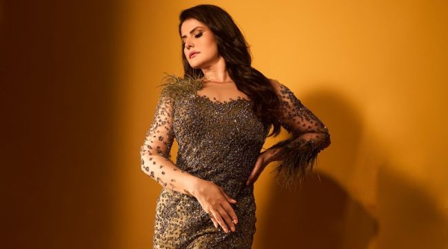 bollywood actress zarine khan reveals her struggles with bold scenes during aksar 2 movie exposed director