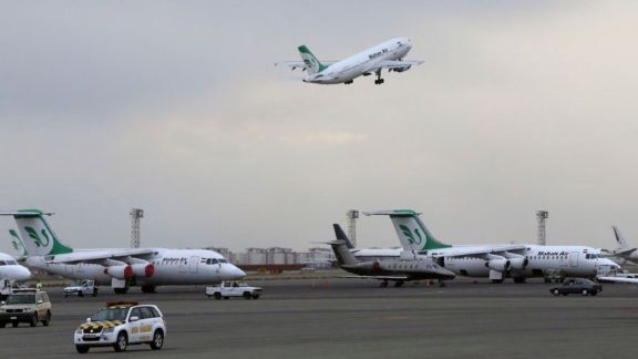 US attack on Iranian humanitarian plane Mahan Air | इराणच्या विमानावर अमेरिकेचा हल्ला महान एअर | Iranian officials claim US war crime on medical aircraft | अमेरिकेने इराणचे मानवतावादी मदत नेणारे विमान पाडले