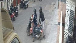 LPG cylinder theft: स्कूटरवर आले, घरात घुसले आणि सिलिंडर घेऊन पळाले; CCTV मध्ये घटना कैद