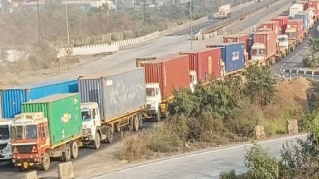 iran-israel-us-conflict-hits-indian-agri-exports-200-containers-stuck-at-nhava-sheva-port iran-israel-us-conflict-hits-indian-agri-exports-200-containers-stuck-at-nhava-sheva-port