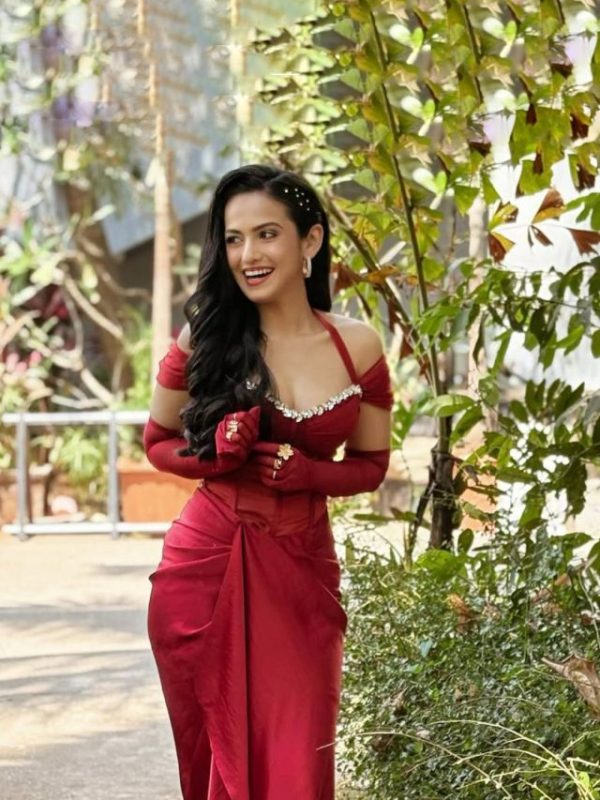 Shivani Baokar glamorous red carpet look