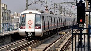 delhi metro student tried to suicide