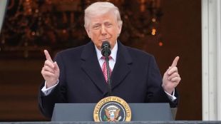 Donald Trump at Florida Investment Summit Viral Video | President Trump controversial sex comment news | डोनाल्ड ट्रम्प फ्लोरिडा गुंतवणूकदार परिषद व्हिडीओ | ट्रम्प यांचे लैंगिक विषयावरील वादग्रस्त वक्तव्य