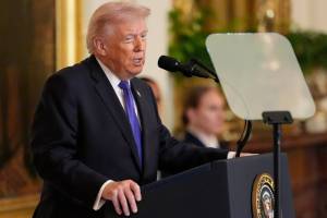 Donald Trump Iran News update | Iran leadership eliminated by US Israel strikes | डोनाल्ड ट्रम्प इराण युद्ध बातम्या | इराणचे लष्करी नेतृत्व संपले ट्रम्प यांचा दावा