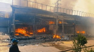 Bhiwandi Kasheli furniture godown fire today | Massive fire in Thane furniture market | Chamunda Complex fire visuals | Bhiwandi Fire Brigade rescue operations