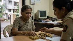 स्वस्तात सोने देण्याच्या आमिषाने ज्येष्ठ महिलेची एक कोटी ३४ लाखांची फसवणूक