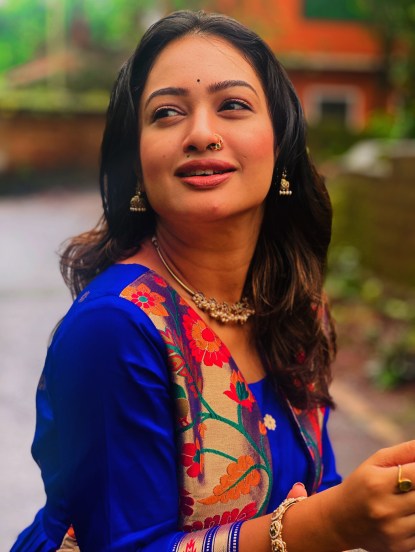 हल्ली स्कीन केअरची सर्वत्र वेगळीच क्रेझ आहे. प्रत्येक जण त्यांच्या त्वचेची काळजी घेण्यासाठी वेगवेगळे प्रॉडक्ट वापरत असतात.