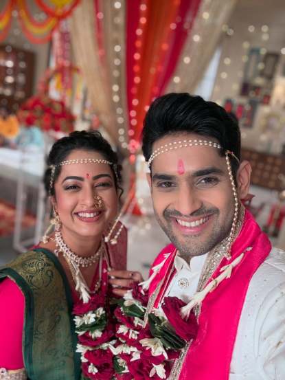 गिरीजा प्रभू मराठी मालिका विश्वातील लोकप्रिय अभिनेत्री आहे. 'सुख म्हणजे नक्की काय असतं' या मालिकेतून ती घराघरात पोहोचली. ती अभिनयासह एक उत्तम नर्तिकासुद्धा आहे.