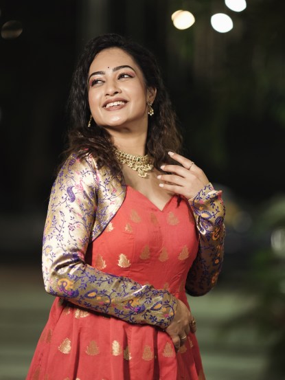 अशातच छोट्या पडद्यावरील लोकप्रिय अभिनेत्री गिरीजा प्रभूने तिचा स्कीन केअर रूटीन सांगितला आहे. यावेळी तिने ती घरच्या घरी स्कीनसाठी काही उपाय करते याबद्दल सांगितलं आहे.