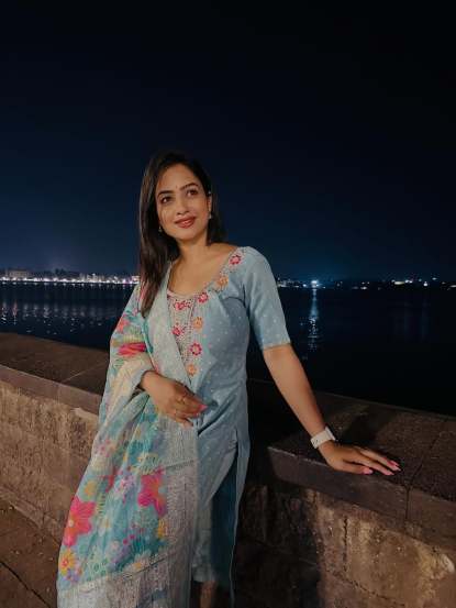 गिरीजाने या मुलाखतीत इंडस्ट्रीत काम करत असल्याने येणाऱ्या स्ट्रेसकडे ती कसं पाहते याबद्दल सांगितलं आहे. ती म्हणाली, 