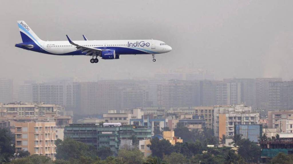 IndiGo Manchester Flight Return Delhi | इंडिगो विमान मँचेस्टर दिल्ली माघारी IndiGo Manchester Flight Return Delhi | इंडिगो विमान मँचेस्टर दिल्ली माघारी