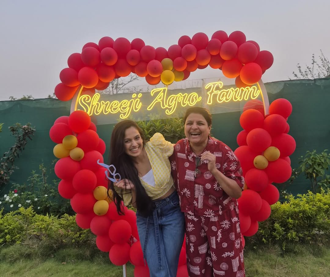 star pravah saadhi maansa serial off air whole team went for vacation shivani baokar share photos