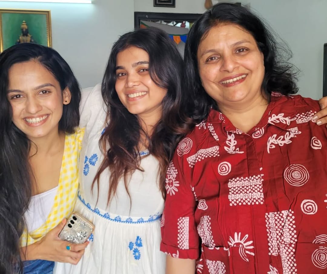 star pravah saadhi maansa serial off air whole team went for vacation shivani baokar share photos