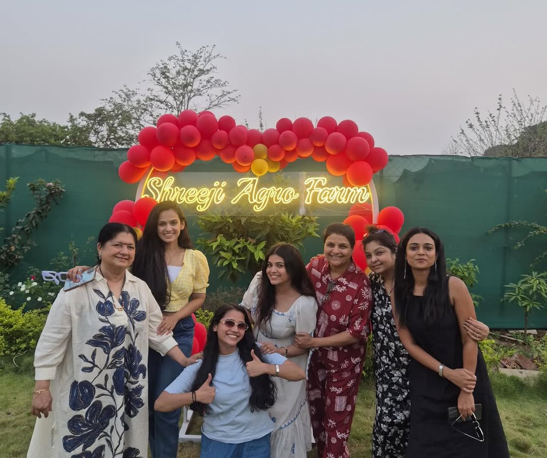 star pravah saadhi maansa serial off air whole team went for vacation shivani baokar share photos