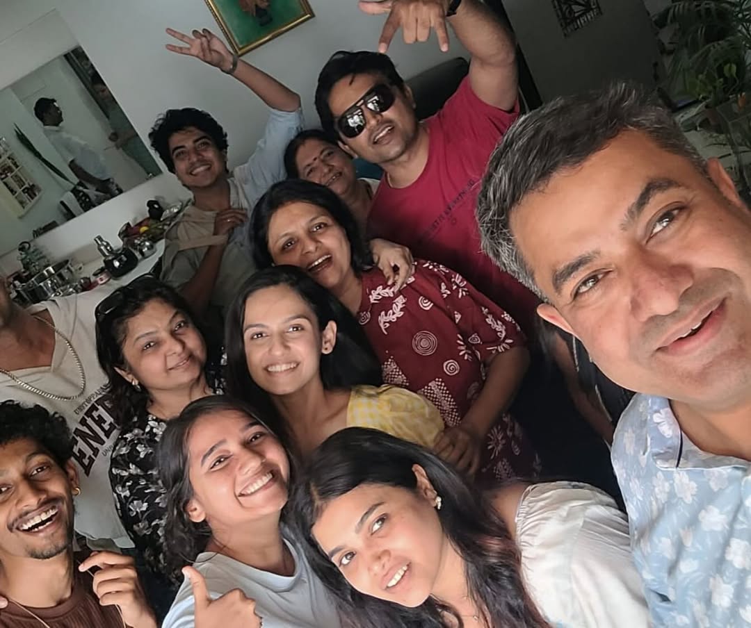 star pravah saadhi maansa serial off air whole team went for vacation shivani baokar share photos