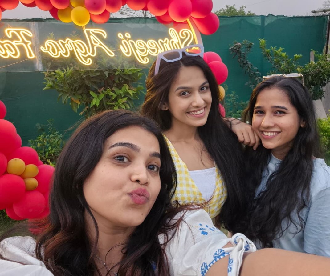 star pravah saadhi maansa serial off air whole team went for vacation shivani baokar share photos