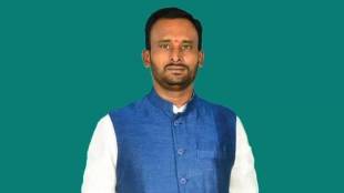 Karnataka MLAs demanding IPL tickets | कर्नाटक आमदार आयपीएल तिकीट वाद | VIP culture in Indian politics | आरसीबी सामना तिकीट राडा