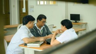 Indian student returning from USA after job crisis | अमेरिकेत नोकरी न मिळाल्याने भारतीय विद्यार्थ्याचा संघर्ष | 40000 dollars debt on Indian student in America | अमेरिकेतील शिक्षण आणि कर्जाचा डोंगर वास्तव