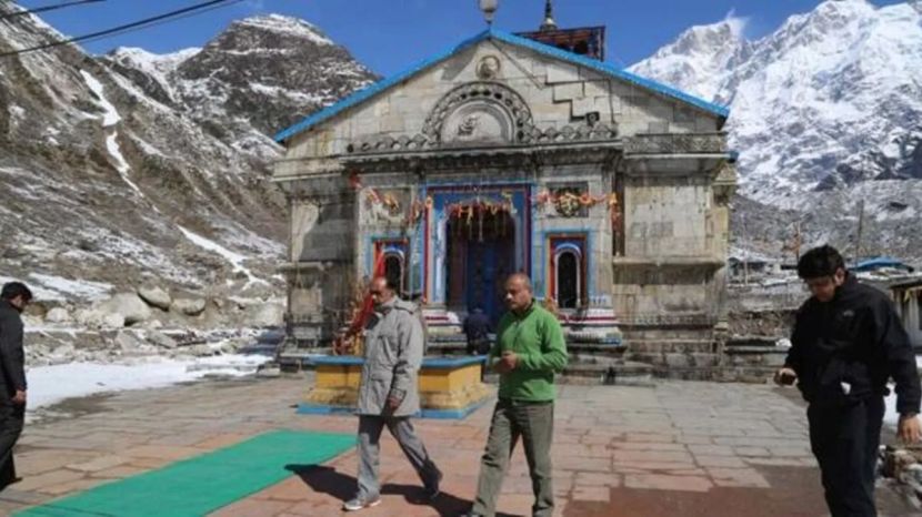 Kedarnath Helicopter Booking vs Trekking