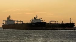 Russian Oil Tanker India China News: चीनला जाणारे रशियाचे कच्च्या तेलाचे जहाज अचानक भारताकडे वळले; दक्षिण चीन समुद्रात नेमकं काय घडलं?