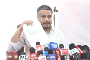Rohit Pawar press conference on NCP internal dispute | Praful Patel and Sunil Tatkare allegations news | रोहित पवार यांचे सुनील तटकरे आणि प्रफुल्ल पटेल यांच्यावर आरोप | राष्ट्रवादी काँग्रेस पक्ष ताबा वाद सुनेत्रा पवार पत्र