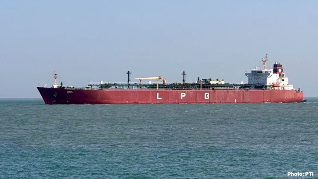 India LPG gas tankers Strait of Hormuz | Iran Israel conflict impact on Indian energy | होर्मुझची सामुद्रधुनी पार करणारे भारतीय गॅस टँकर्स | इराण इस्रायल युद्ध भारत गॅस पुरवठा India LPG gas tankers Strait of Hormuz | Iran Israel conflict impact on Indian energy | होर्मुझची सामुद्रधुनी पार करणारे भारतीय गॅस टँकर्स | इराण इस्रायल युद्ध भारत गॅस पुरवठा