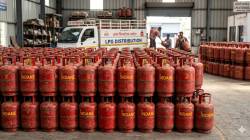 LPG Cylinder Shortage India : “LPG चिंतेचा विषय, पण घाबरू नका”, सिलिंडर तुटवड्यावरून केंद्र सरकारकडून नागरिकांना महत्त्वाचं आवाहन!