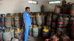 рдирд╡реА рдореБрдВрдмрдИрддреАрд▓ рд╣реЙрдЯреЗрд▓ рд╡реНрдпрд╡рд╕рд╛рдпрд╛рд╡рд░ рд╕рдВрдХрдЯ┬а