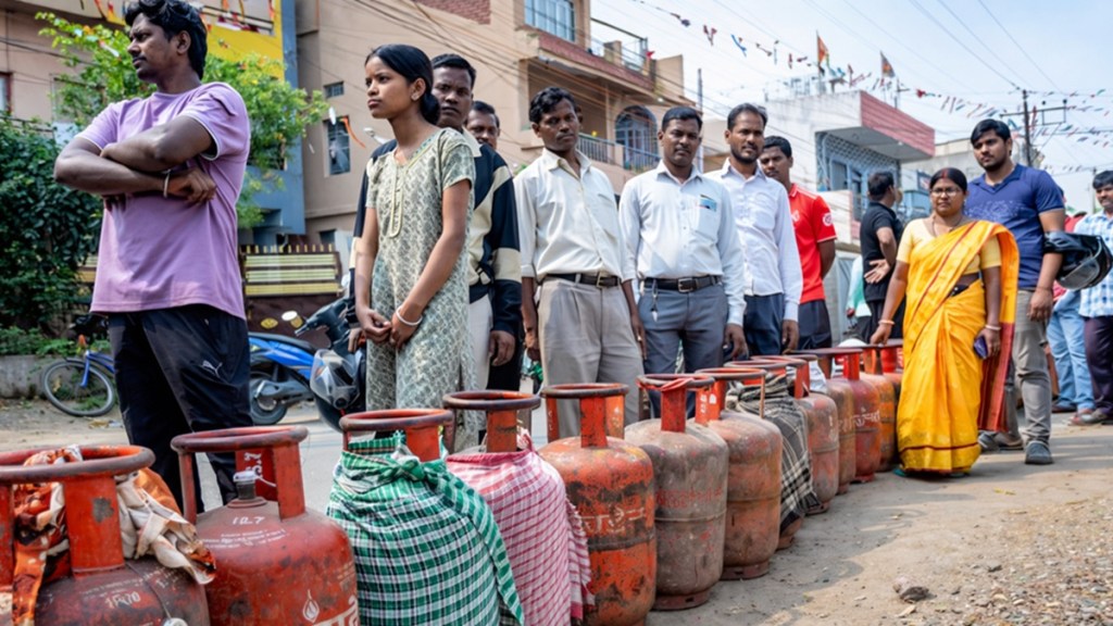 LPG New Connection | एलपीजीचा तुटवडा निर्माण झाल्याने सरकारचा मोठा निर्णय! LPG New Connection | एलपीजीचा तुटवडा निर्माण झाल्याने सरकारचा मोठा निर्णय!