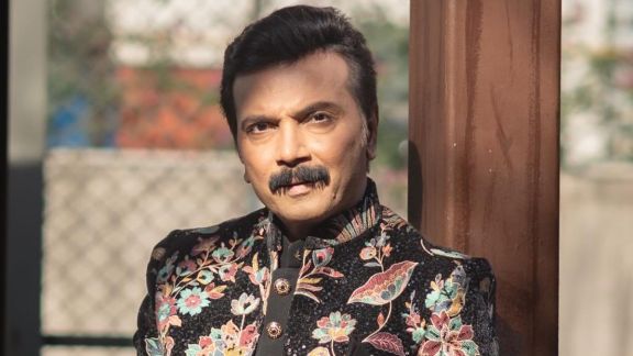 marathi actor milind gawali shares video from juhu beach mumbai write post for india local beaches