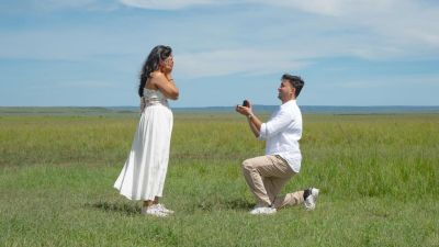 मराठी गायिकेने दिली प्रेमाची कबुली, होणाऱ्या नवऱ्याने गुडघ्यावर बसून केलं प्रपोज; पाहा…