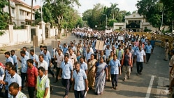 मुंबई महानगरपालिकेचे सफाई कामगार सोमवारी ‘वर्षा’वर धडकणार, नेमके प्रकरण काय ते वाचा