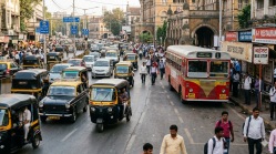 प्रवाशांच्या खिशाला कात्री, बेस्ट बसची घटती संख्या रिक्षा-टॅक्सीच्या पथ्यावर; संख्येत ४० टक्के वाढ