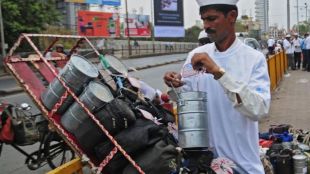 Mumbai Dabbawala facing LPG gas shortage crisis | Impact of Israel-Iran war on Mumbai Tiffin service | मुंबई डबेवाला सेवा आणि गॅस टंचाई | इराण युद्धामुळे डबेवाल्यांचे नुकसान