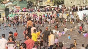 nashik-rang-panchami-ramkund-godavari-river-police-case-religious-sentiments-protest-purohit-sangh