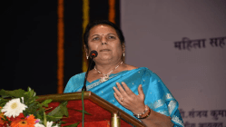 खुर्चीसाठी बोललेच पाहिजे ना… उद्धव ठाकरेंवरील टिकेनंतर नीलम गोऱ्हे ट्रोल