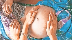 ‘मातृत्वाच्या बाजारपेठे’ची कोटींची गोष्ट!