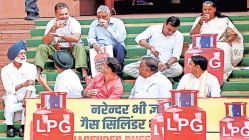लोकसभेत राहुल गांधींना पुन्हा रोखले!