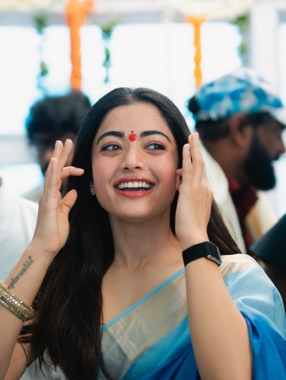 Aa22 – ‘पुष्पा ३’व्यतिरिक्त रश्मिका मंदाना अल्लू अर्जुनबरोबर अॅटली यांच्या या आगामी सायन्स फिक्शन चित्रपटातून झळकणार आहे. या चित्रपटात दीपिका पादुकोणही महत्त्वपूर्ण भूमिकेतून झळकणार आहे. हा चित्रपट पुढच्या वर्षी थिएटरमध्ये प्रदर्शित होणार आहे.
