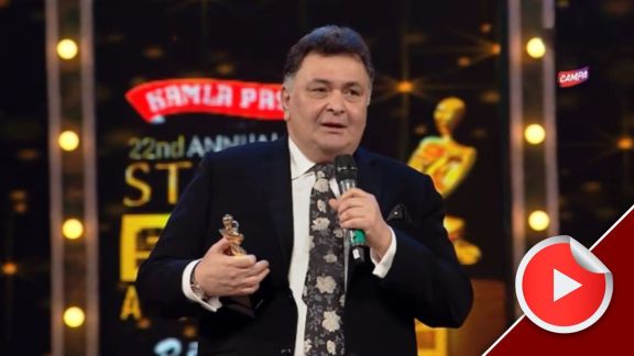 rishi kapoor got lifetime achievement award in chetak screen awards he thanks to actress simi garewal watch video