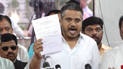 “अजित पवारांचं पद जावं म्हणून करंगळी-अंगठा कापला”, रोहित पवारांनी घेतली नेत्यांची थेट नावं