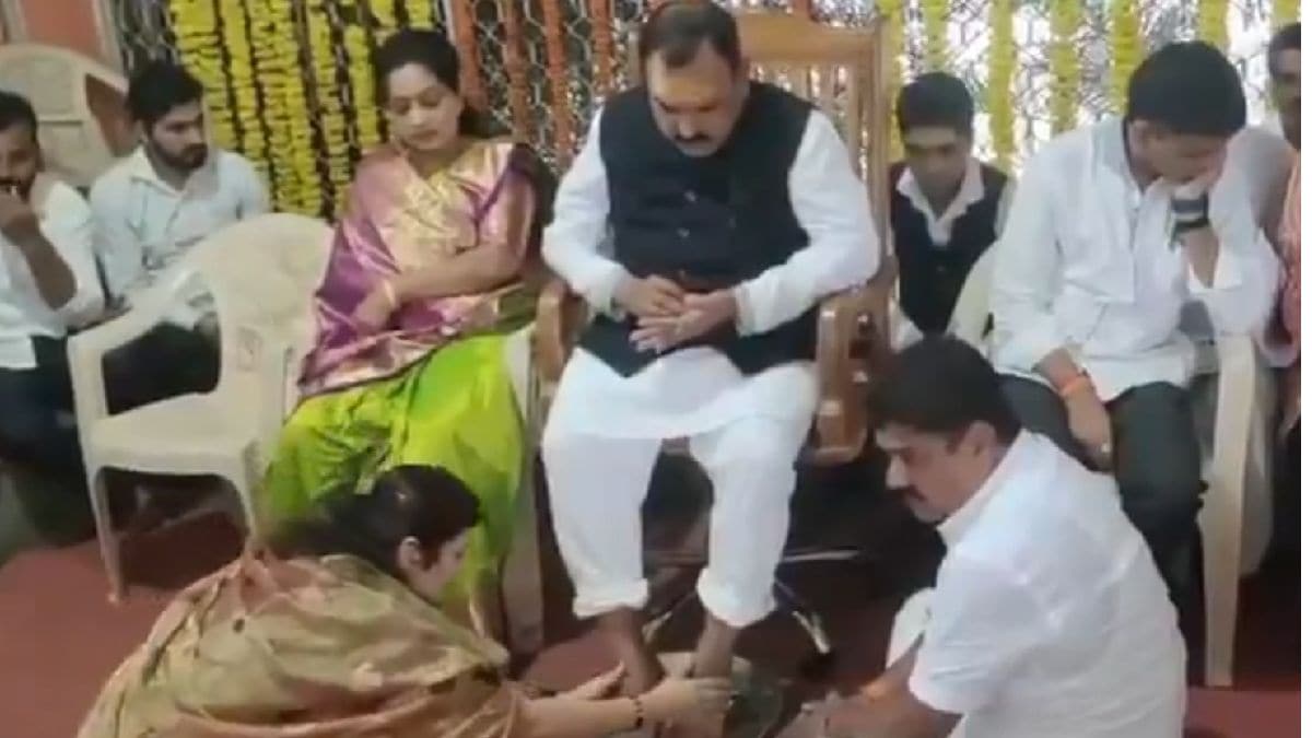 rupali chakankar clean ashok kharat leg