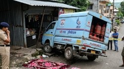 उतारावर गॅस सिलिंडरचा टेम्पो मागे सरकला; ११ वर्षांच्या मुलीचा मृत्यू