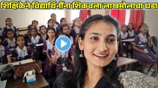 teacher-sing-song-with-students