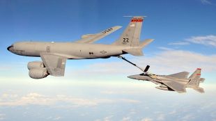 US Military Plane Crash Iraq Iran War KC-135 | American soldiers refueling aircraft accident Iraq | इराकमध्ये अमेरिकन लष्करी विमान कोसळले | इराण युद्ध अमेरिका विमान दुर्घटना ५ सैनिक