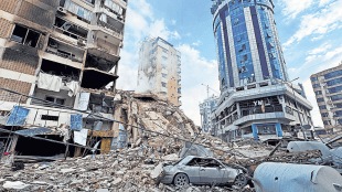 Israel Lebanon War Air Strike Kuwait Oil Production Cut | इस्रायल लेबनॉन युद्ध हवाई हल्ला कुवेत तेल कपात